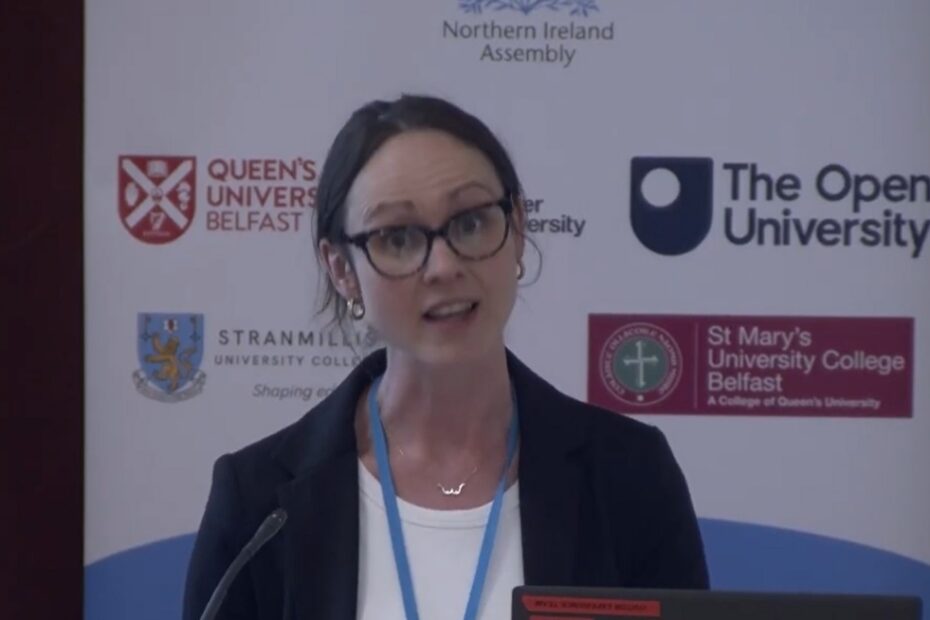 Image of Dr Elaine Stewart presenting at Seminar